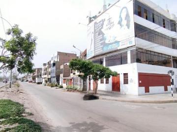 Alquiler de local comercial de dos pisos en Av Metropolitana, Comas