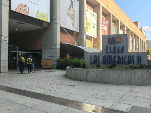 Alquiler de local comercial en centro comercial Plaza las américas