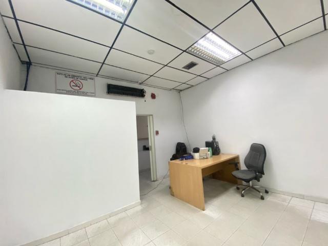 Alquiler de local comercial en el C.C.Propatria 390