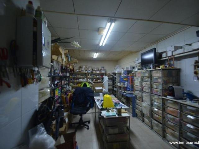 Alquiler de local comercial en Orihuela, cerca del Parque Severo Ochoa, con 130 m2. construidos