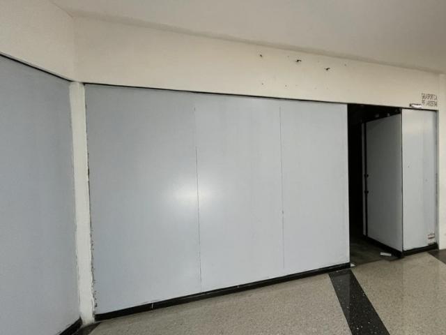 Alquiler de Local de 99 m², Centro Comercial en el Rosal
