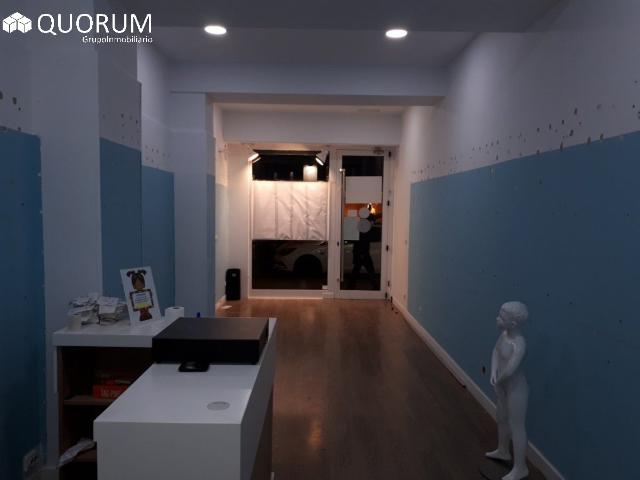 Alquiler de local en Campuzano de 50 m2 útiles en zona de paso y lista para cualquier actividad