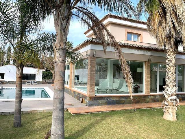 Alquiler de lujosa villa de 550 m² con piscina y casa de invitados en la prestigiosa urbanización La Masía, Bétera