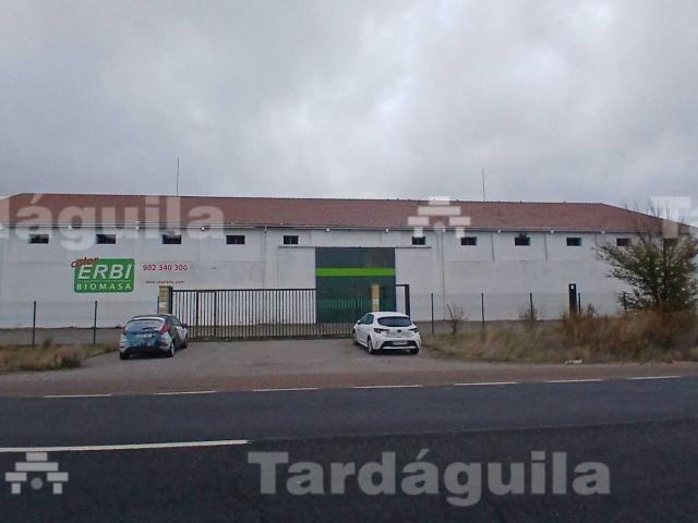 ALQUILER DE NAVE EN PEDROSILLO EL RALO