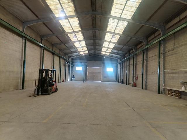 ALQUILER DE NAVE EN SILLA AVENIDA ESPIOCA