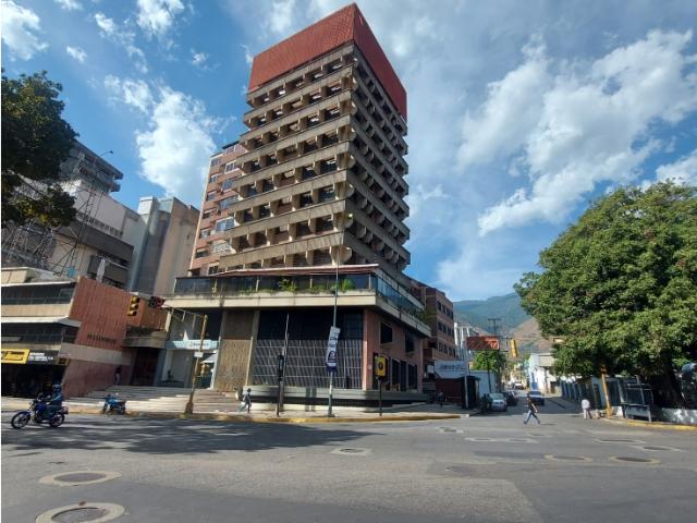 Alquiler de Oficina Mantenida en Los Dos Caminos