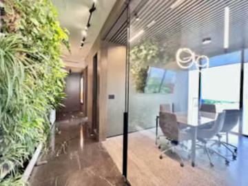 Alquiler de oficina remodelada en pdc, costa del este 4 | espacios por USD 2300.00 en Costa del Este