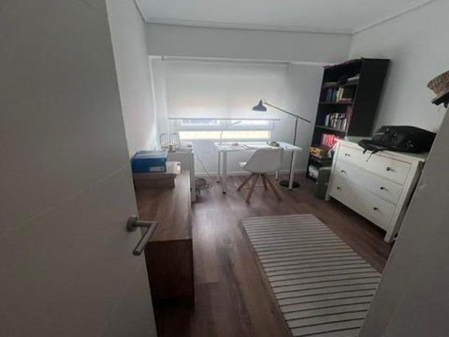 Alquiler de piso de tres dormitorios y dos baños para estudiantes en Castellón