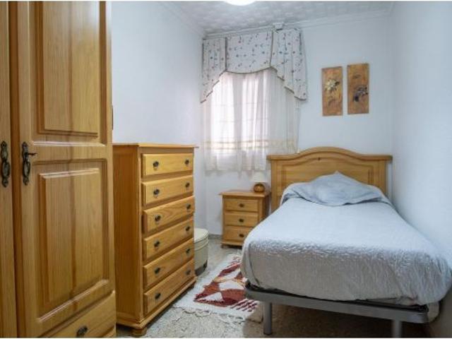 Alquiler de piso en buena zona con 3 dormitorios