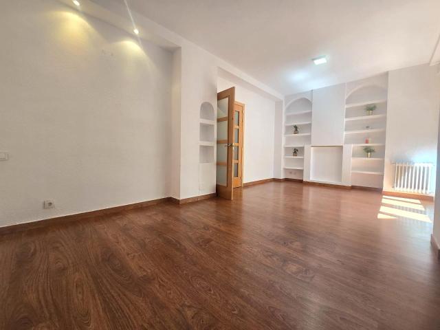 Alquiler de Piso Luminoso en Valdezarza Ideal para Familias