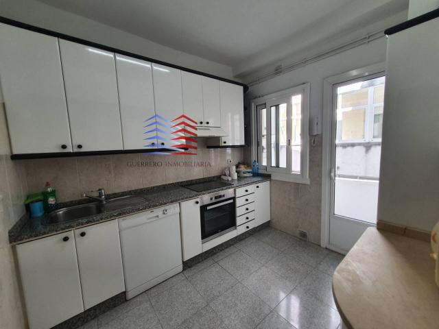 ALQUILER DE PISO PARA ESTUDIANTES EN AV. LA HABANA – ZONA CENTRO – 900 €/MES COMUNIDAD INCLUIDA