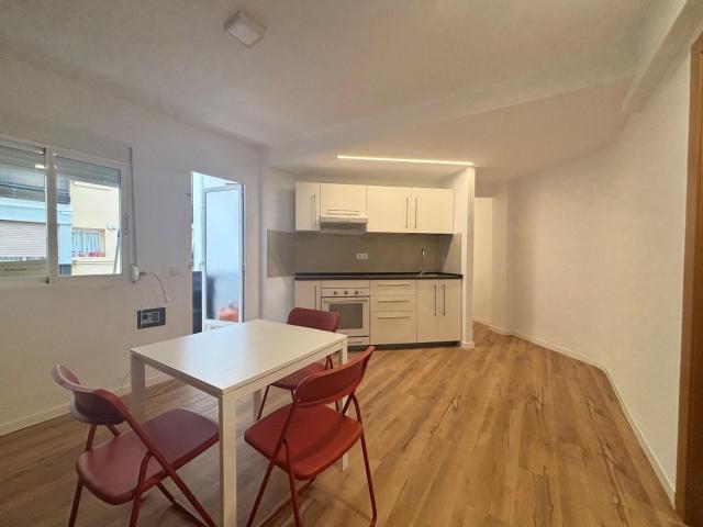 Alquiler de Piso Reformado 3 Habitaciones Dobles en Monteolivet