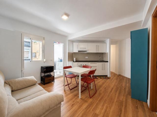 Alquiler de Piso Reformado 3 Habitaciones Dobles en Monteolivet