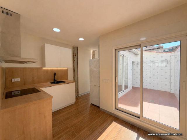 Alquiler de piso reformado con terraza, a un minuto del Mercado del Cabanyal, Valencia | Área Marítima Inmobiliaria · Of