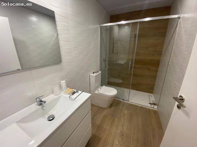 Alquiler de piso reformado de tres dormitorios y dos baños con aire acondicionado y calefacción