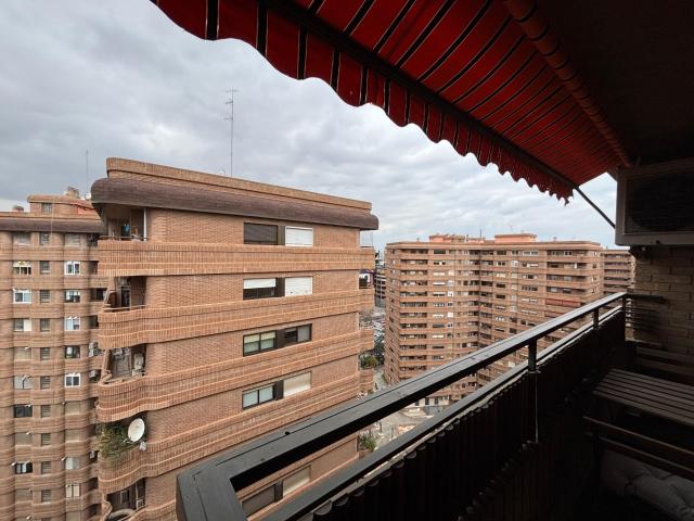 Alquiler de Piso 2 Dormitorios Zona Mestalla Metro Aragon con Balcón