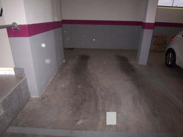 ALQUILER DE PLAZA DEGARAJE EN URBANIZACIÓN CERRADA