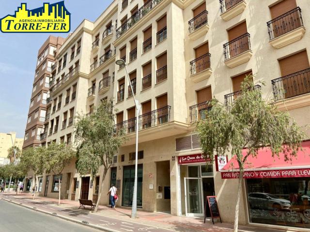 ALQUILER EN CALLE PACO AQUINO, JUNTO A LA RAMBLA