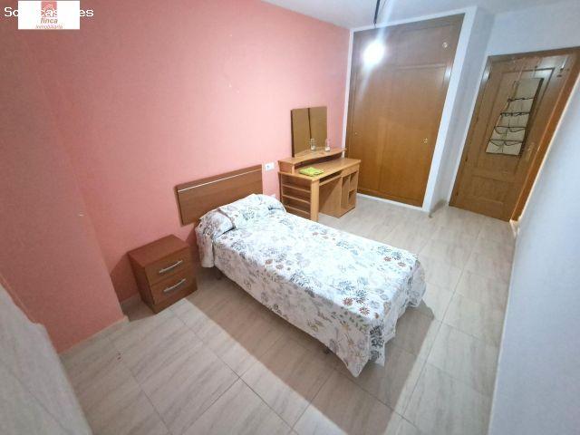 ALQUILER EN MONTIJO DE PISO AMUEBLADO CON ASCENSOR Y GARAJE, CALEFACCIÓN, SPLIT DE AIRE EN SALÓN, LU