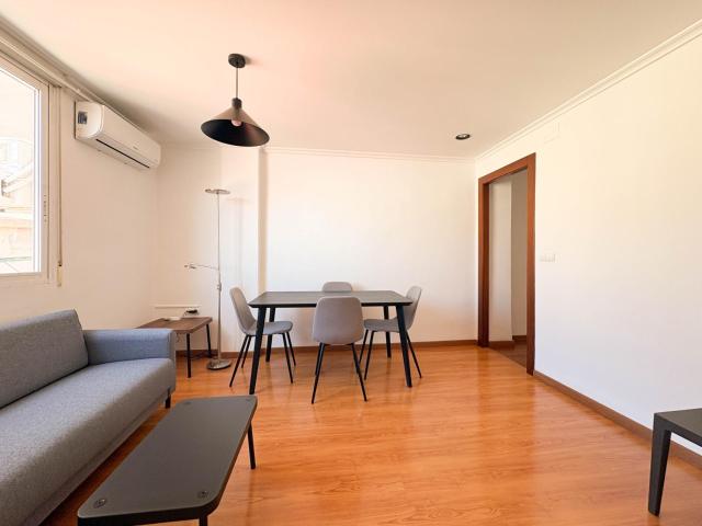 ALQUILER EN RUZAFA, 3 HABITACIONES Y BALCÓN