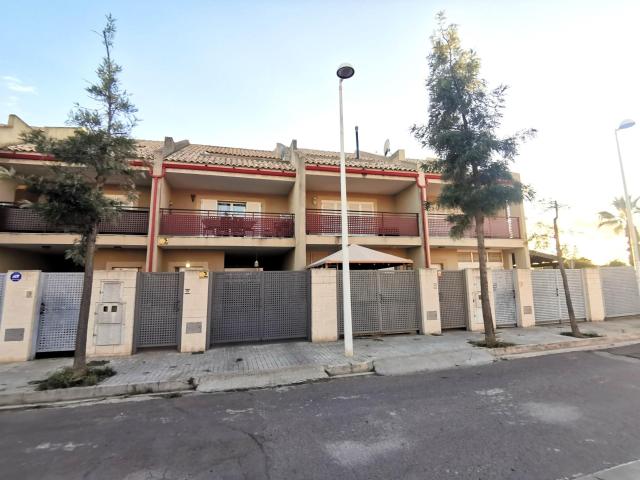 ¡ALQUILER EXCLUSIVO! CASA DÚPLEX EN ZONA RESIDENCIAL EN LA PLAYA DE MALVARROSA DE CORINTO, SAGUNTO!