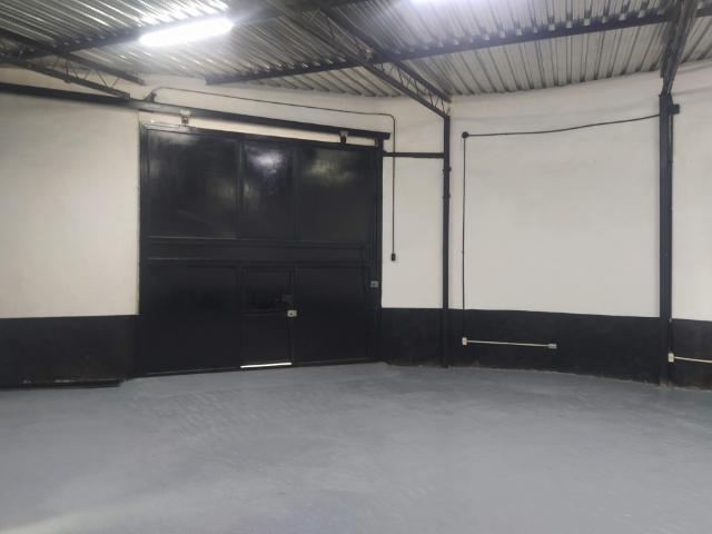 Alquiler Galpón Bello Monte nivel calle 120m2