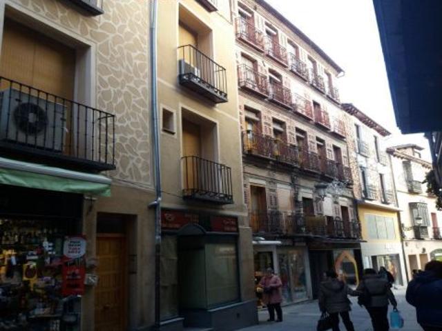 ALQUILER..LOCAL..CALLE REAL..SEGOVIA.