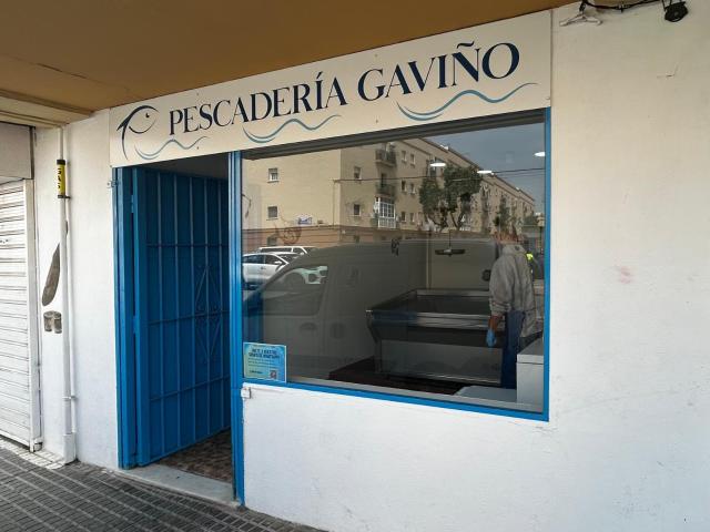 ALQUILER LOCAL COMERCIAL EN CARLOS III
