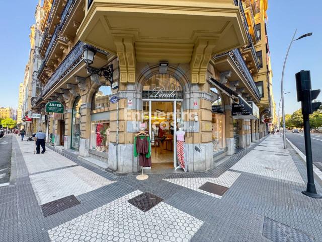 Alquiler local comercial en esquina calle Easo