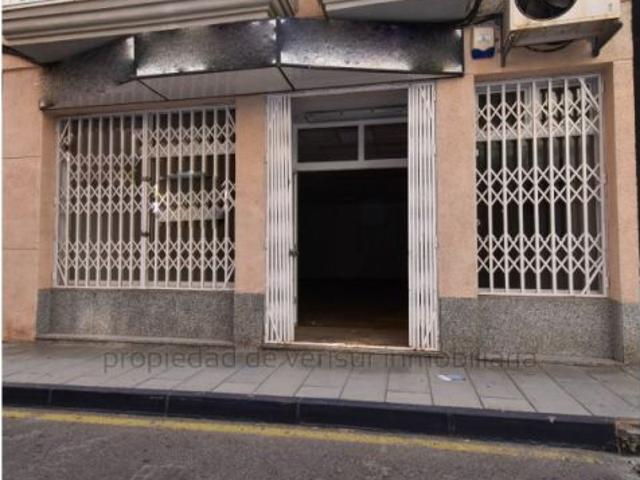 ¡ ALQUILER ! LOCAL COMERCIAL EN PLENO CENTRO DE ÁGUILAS