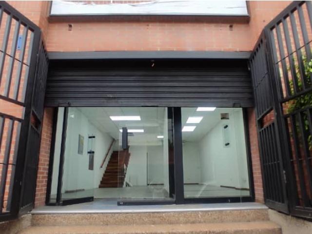 ALQUILER LOCAL EN EL PUEBLO DE BARUTA. EXCELENTE UBICACIÓN 26 30