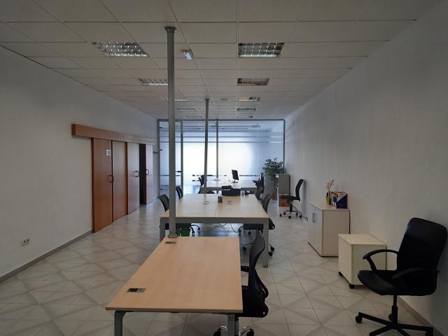 Alquiler mesas, despachos y salas de reuniones