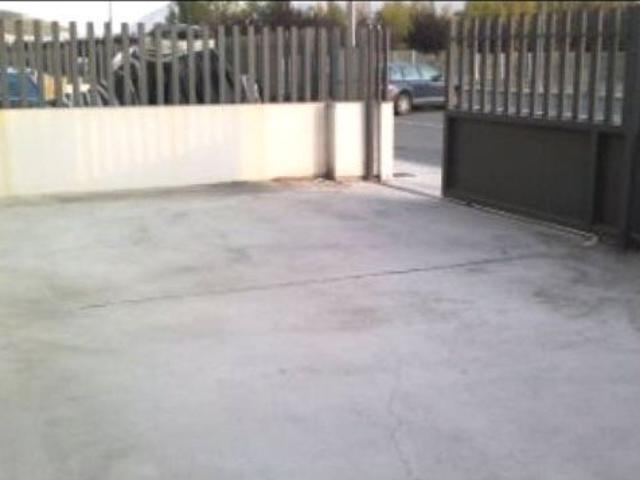 Alquiler nave de 310 m2 en Polígono Arbide Noain, Patio
