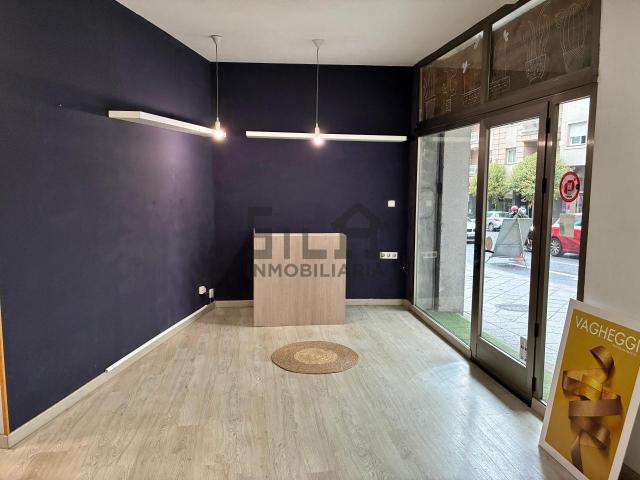 ALQUILER O VENTA LOCAL COMERCIAL EN RÚA EMILIA PARDO BAZÁN