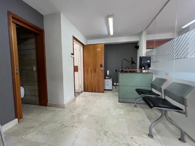 Alquiler oficina amoblada en Chacao 60m2
