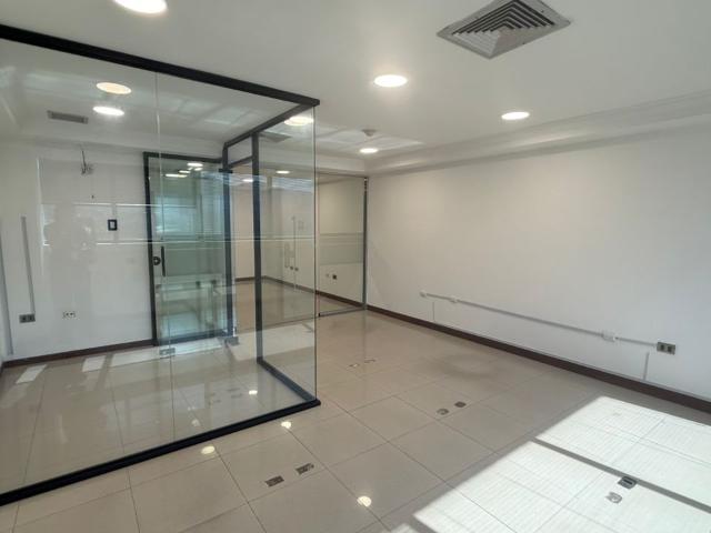 ALQUILER OFICINA C.C. VIÑA PLAZA URB LA VIÑA