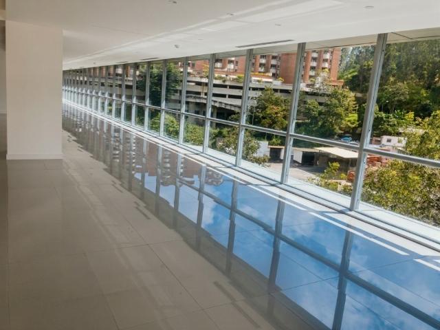 Alquiler Oficina Torre Q Los Naranjos 147 m2