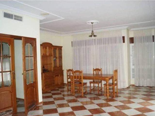 Alquiler piso aire acondicionado y terraza Baena
