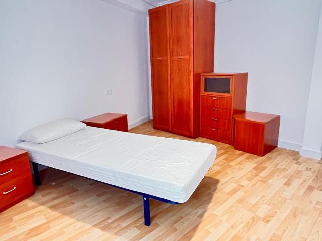 Alquiler Piso en Gijón, Gijon. 890 €