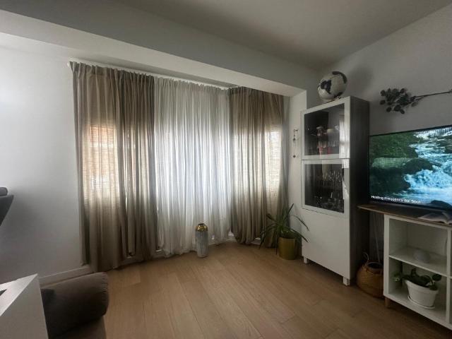 Alquiler de habitación en piso reformado de 89 m2 | 3 dormitorios | Totalmente amueblado | Schamann