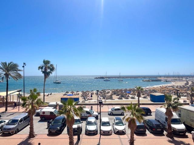 ALQUILER POR TEMPORADA MÍNIMO 2 MESES. Piso en Puerto Deportivo Fuengirola