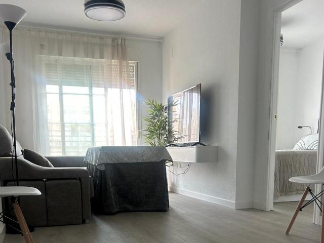Alquiler por temporadas, de piso en Las Gabias, con cochera y piscina comunitaria