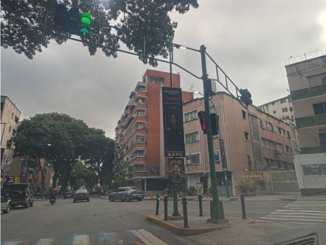 ALQUILO MUY CENTRICO APARTAMENTO BELLO MONTE AV MIGUEL ANGEL