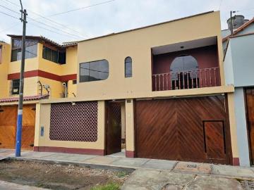 ALQUILO O VENDO CASA EN MAYORAZGO DE 160 M2 A.T. 200 M2 A.C. 3800 SOLES