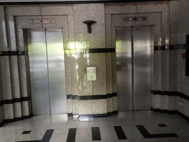 Alquilo oficina 190m2 El Rosal 9531