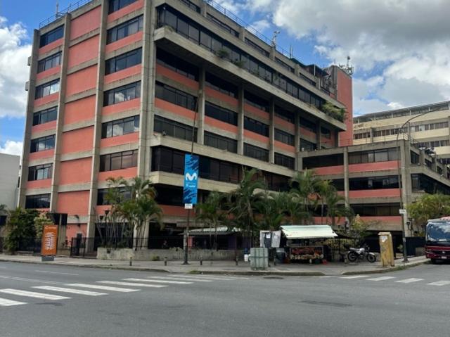 Alquilo oficina 86m2 Los Ruices 6403