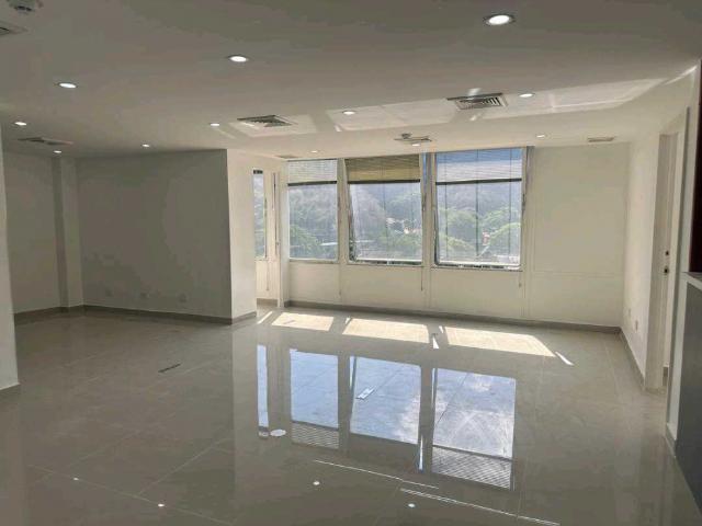Alquilo Oficina 90 metros. Las Mercedes
