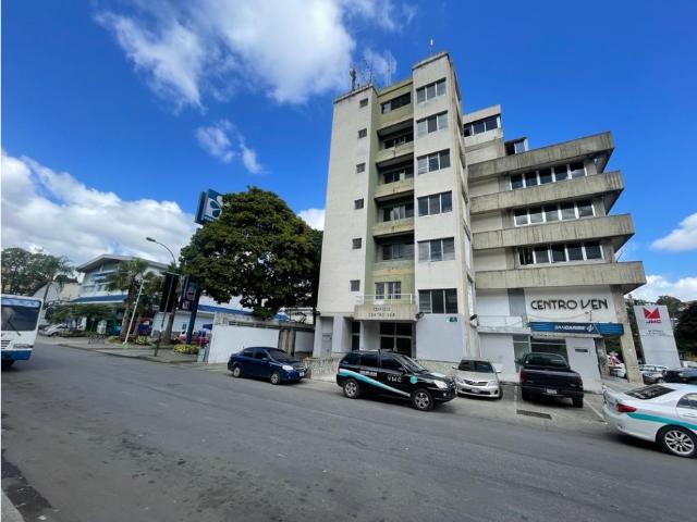 Alquilo Oficina con De Deposito en La Trinidad