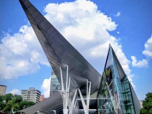 Alquilo oficina actualizada 311m2 CC Millennium Mall 9473