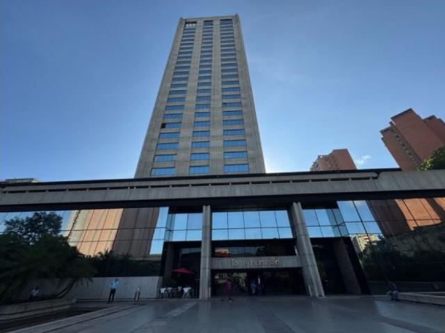 Alquilo Oficina de 360m2 en Prados del Este Torre Humboldt